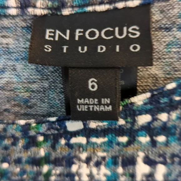 Short Sleeved Dress - Picture 3 of 4